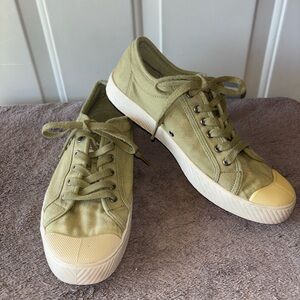 Palladium green canvas sneakers size 8